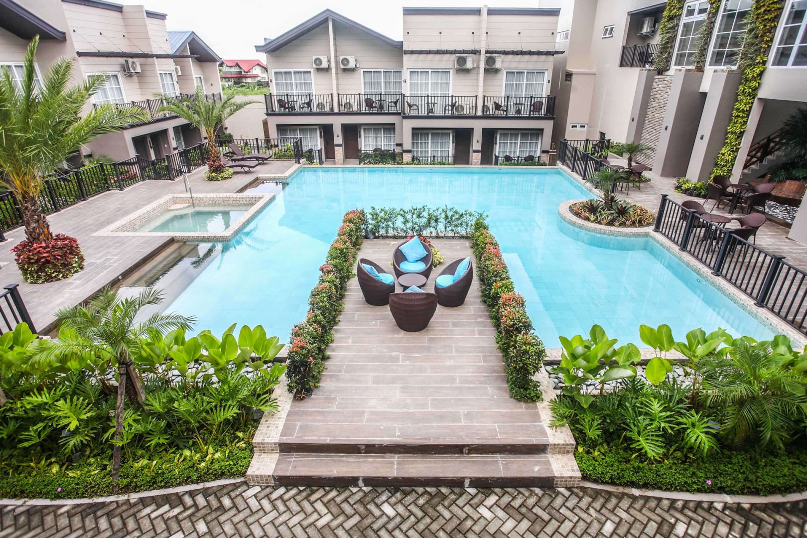 Royale Parc Hotel pool copy
